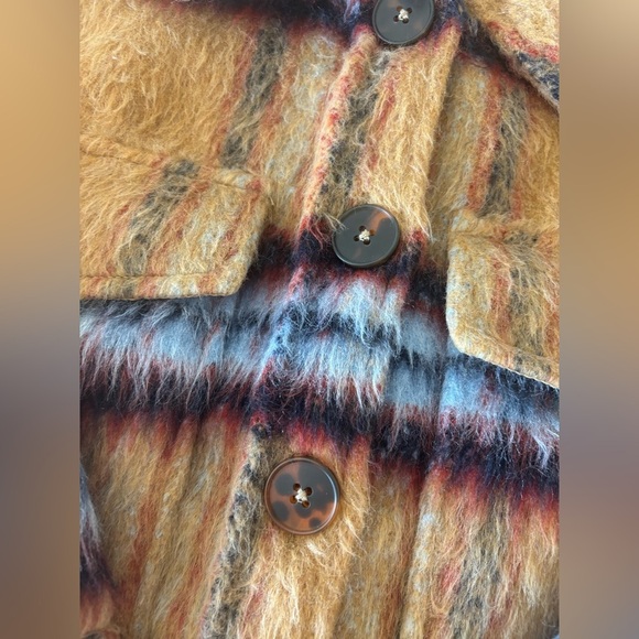 VIGOSS Women’s Cropped Tan Fuzzy Button Up Jacket NWT Size Small - Picture 8 of 10
